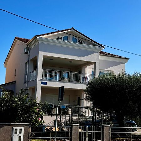 Apartments Villa Lili อูมัค ภายนอก รูปภาพ