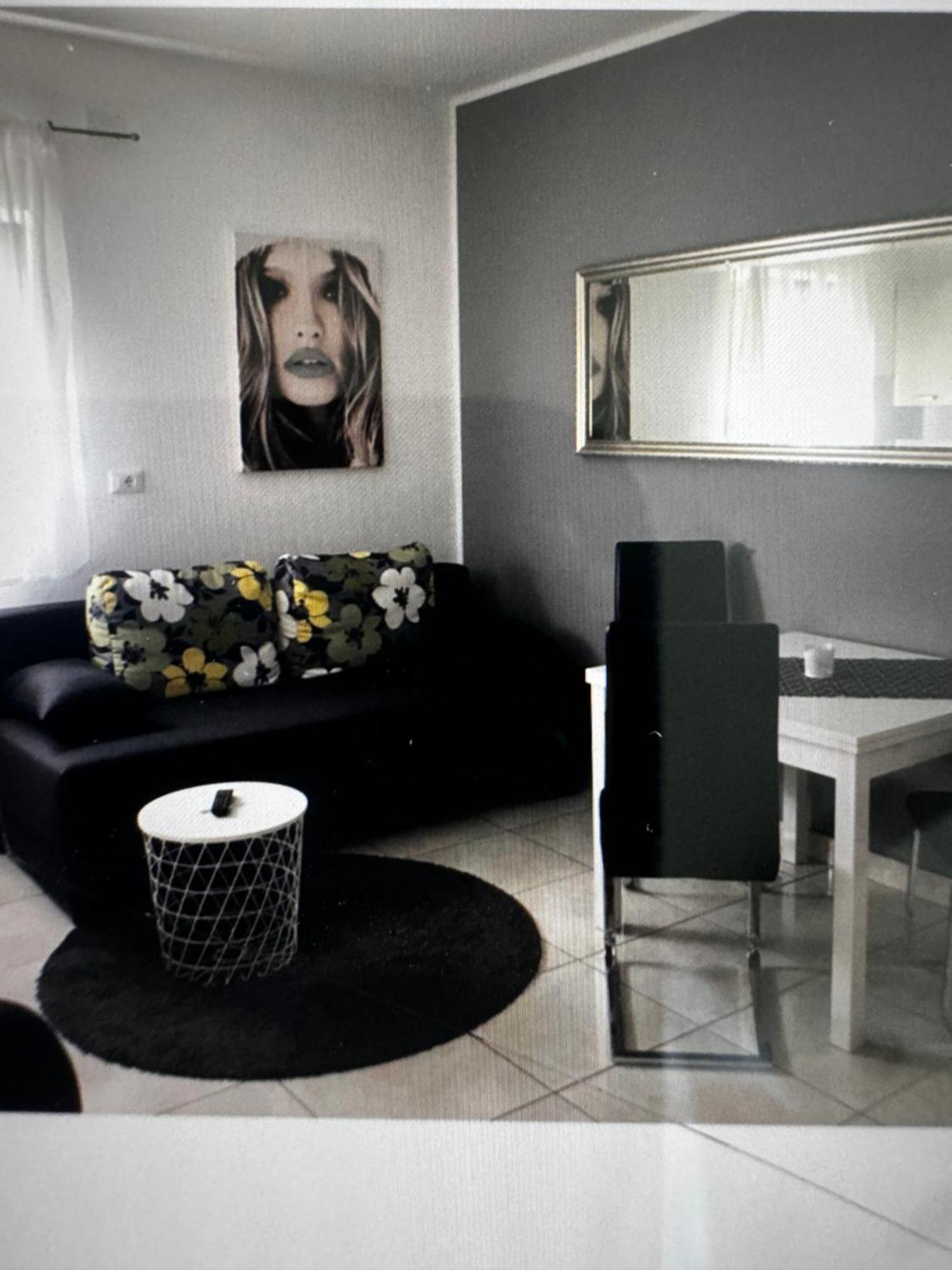 Apartments Villa Lili อูมัค ภายนอก รูปภาพ