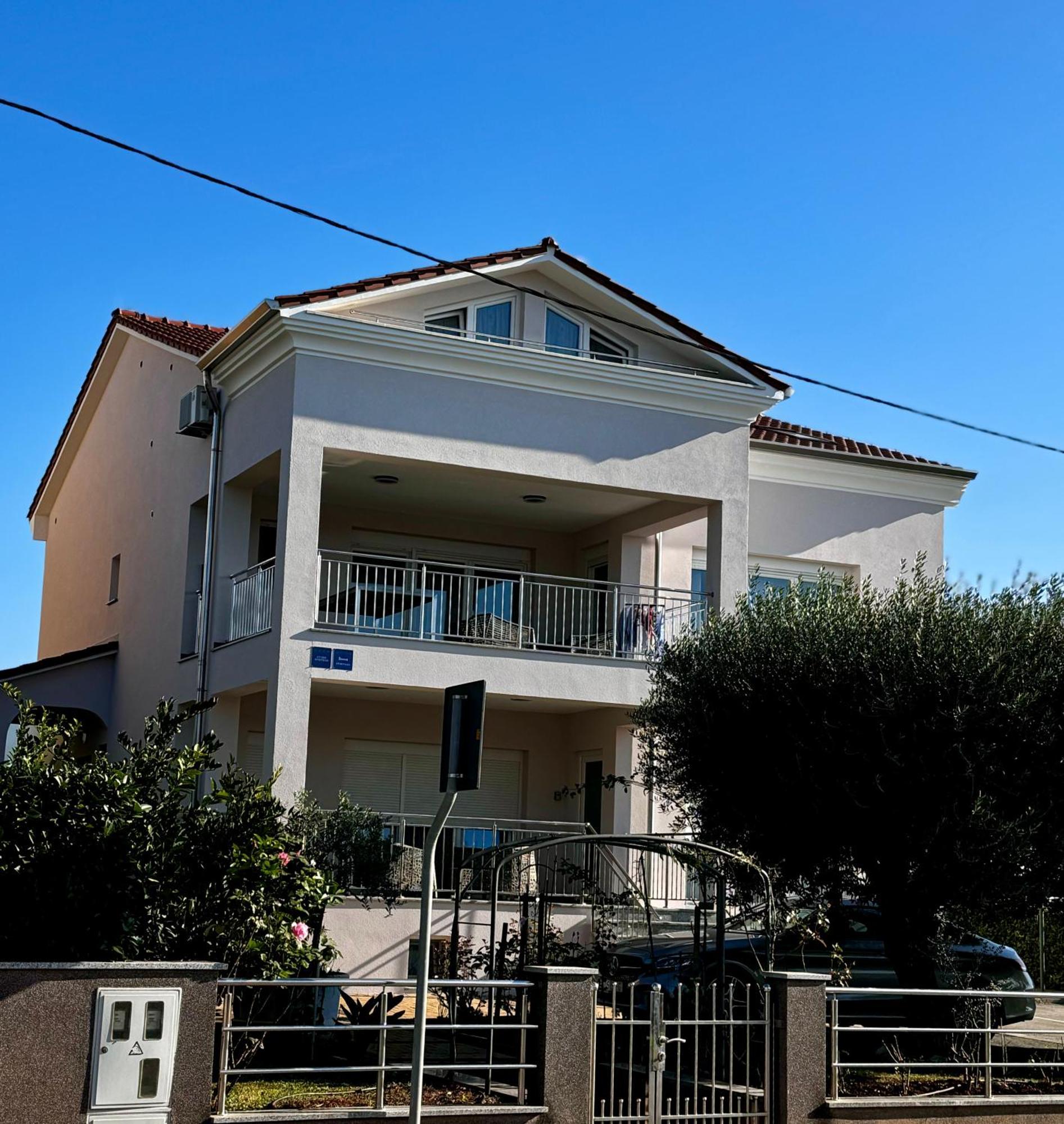 Apartments Villa Lili อูมัค ภายนอก รูปภาพ