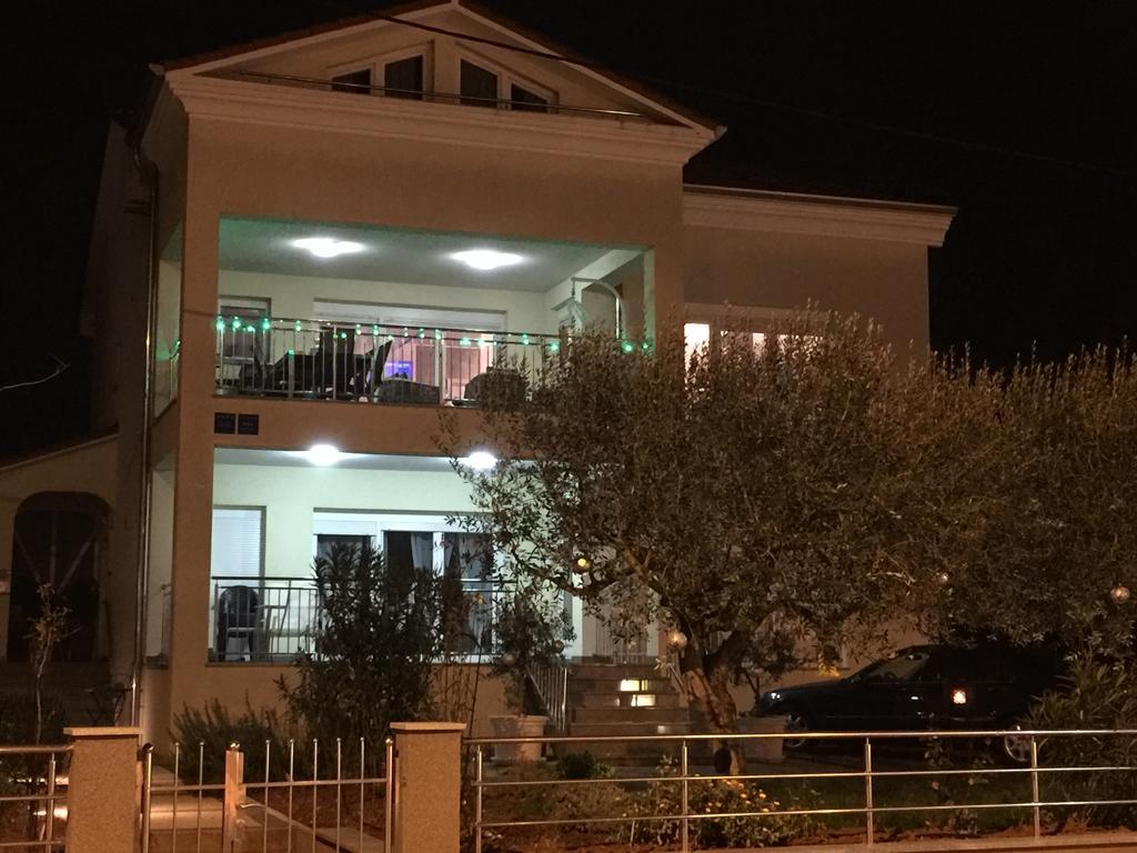 Apartments Villa Lili อูมัค ภายนอก รูปภาพ