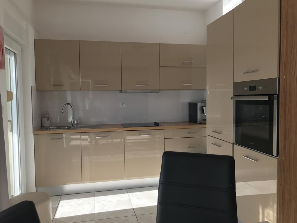 Apartments Villa Lili อูมัค ภายนอก รูปภาพ