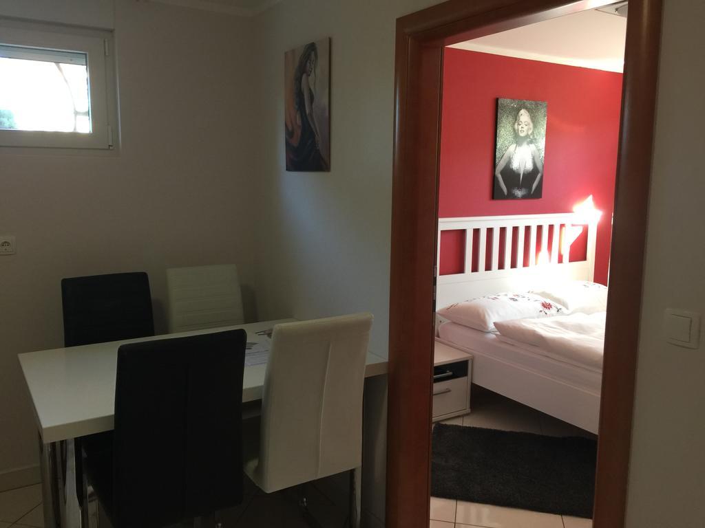 Apartments Villa Lili อูมัค ภายนอก รูปภาพ